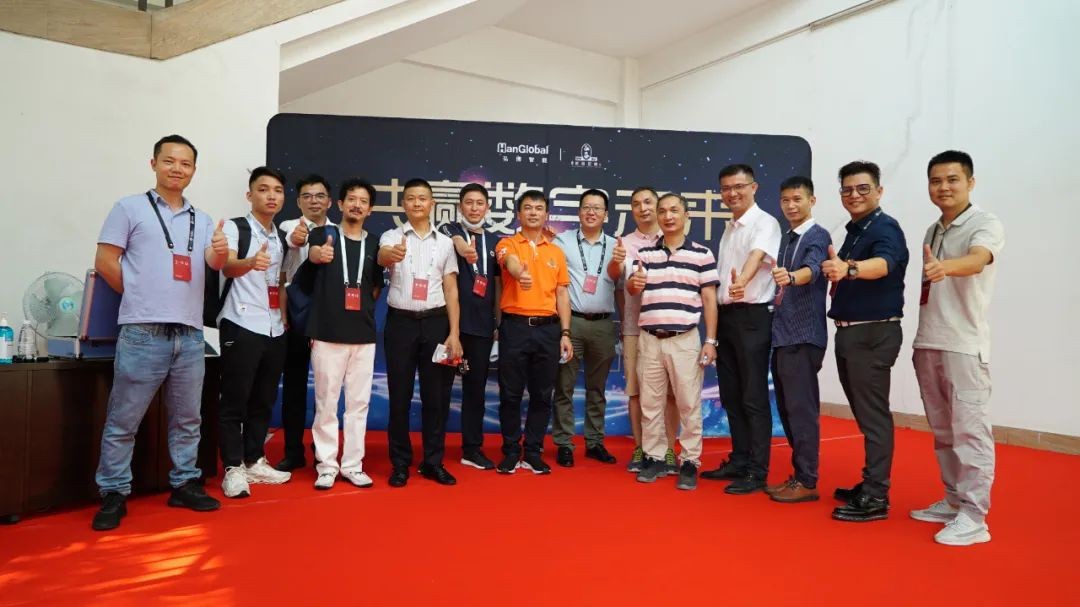 “突出重围”、“实现价值”